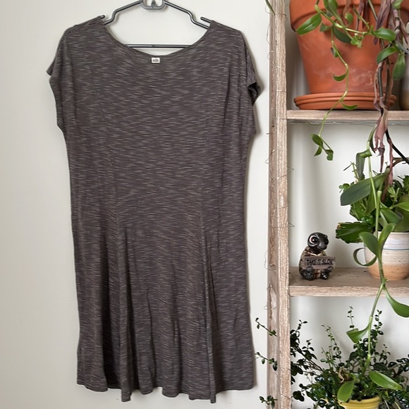 Volcom Skater Dress - Picture 2 of 2